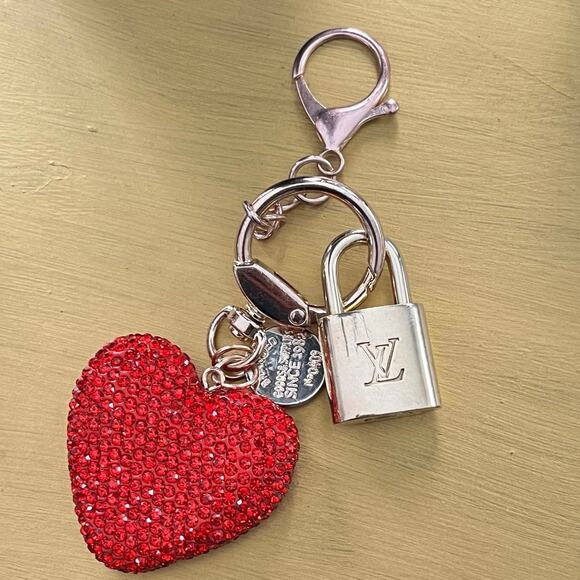 Louis Vuitton Gold Brass Lock # 334 on Red Rhinestone Heart Bling Keychain - Picture 1 of 4